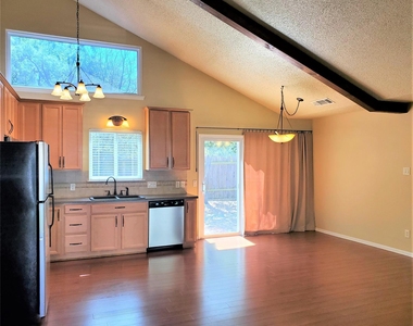 11905 Bell Ave - Photo Thumbnail 4