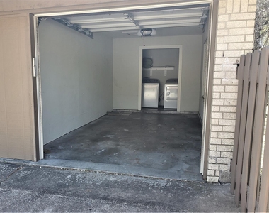 11905 Bell Ave - Photo Thumbnail 14