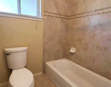 11905 Bell Ave - Photo Thumbnail 9