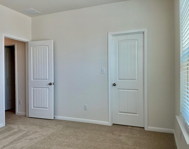 2204 Cornfield Dr - Photo Thumbnail 11