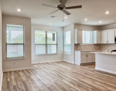 2204 Cornfield Dr - Photo Thumbnail 2