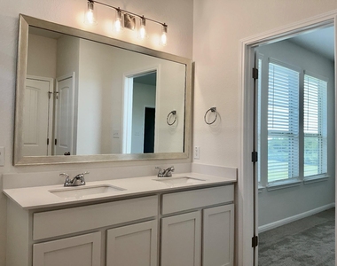 2204 Cornfield Dr - Photo Thumbnail 7