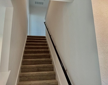 2204 Cornfield Dr - Photo Thumbnail 5