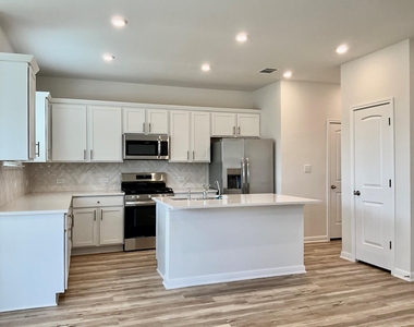 2204 Cornfield Dr - Photo Thumbnail 3