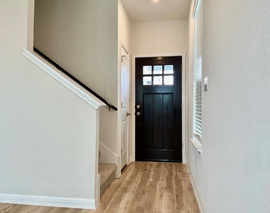 2204 Cornfield Dr - Photo Thumbnail 1