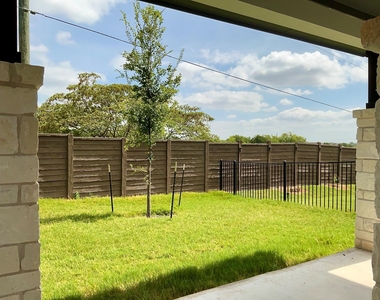2204 Cornfield Dr - Photo Thumbnail 13