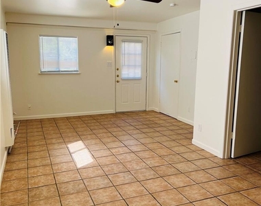 1914 Cullen Ave - Photo Thumbnail 3