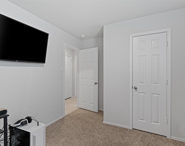 701 Taggart Trl - Photo Thumbnail 24