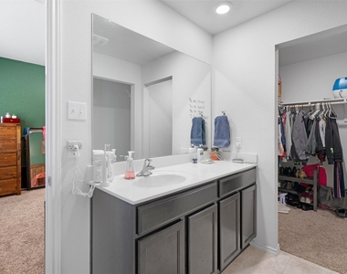 701 Taggart Trl - Photo Thumbnail 7