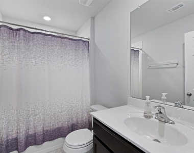 701 Taggart Trl - Photo Thumbnail 4