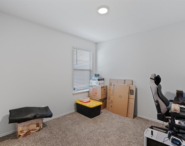701 Taggart Trl - Photo Thumbnail 3