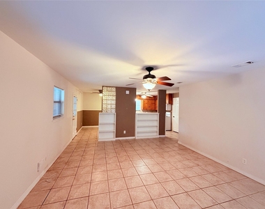 5915 Sunshine Dr - Photo Thumbnail 4