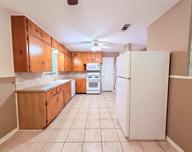 5915 Sunshine Dr - Photo Thumbnail 6