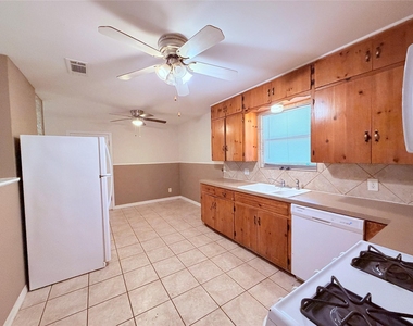 5915 Sunshine Dr - Photo Thumbnail 8