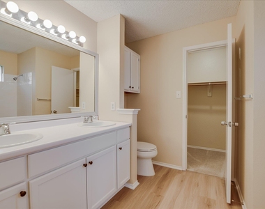 13819 Lothian Dr - Photo Thumbnail 11