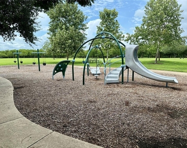 13819 Lothian Dr - Photo Thumbnail 23