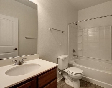 11208 Kildoon Dr - Photo Thumbnail 12