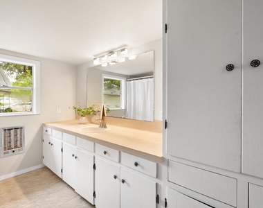 1700 W 7th St - Photo Thumbnail 17