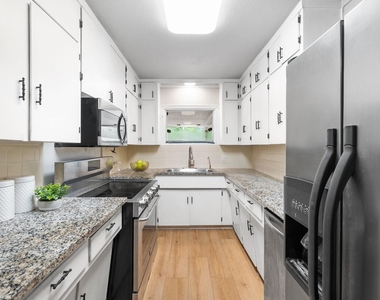 1700 W 7th St - Photo Thumbnail 9