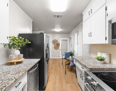 1700 W 7th St - Photo Thumbnail 10