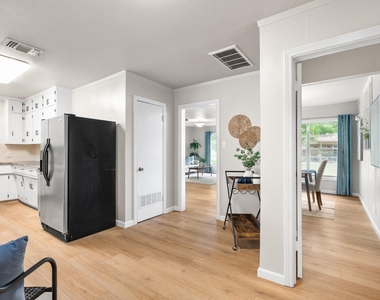 1700 W 7th St - Photo Thumbnail 8