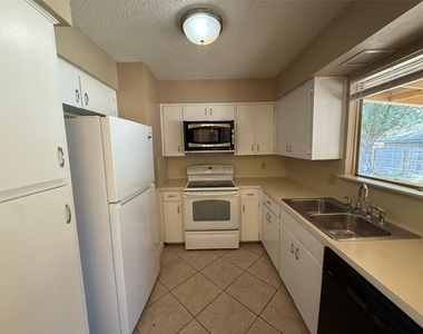 1510 Glen Burnie Dr - Photo Thumbnail 13