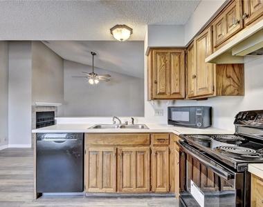 20800 Bonanza St - Photo Thumbnail 11