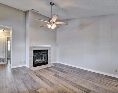20800 Bonanza St - Photo Thumbnail 6