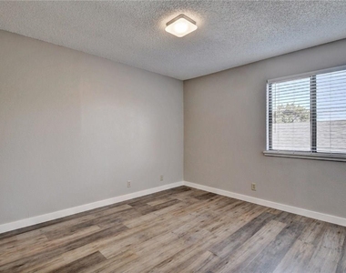 20800 Bonanza St - Photo Thumbnail 13