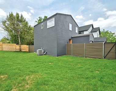 2308 Maxwell Ln - Photo Thumbnail 17
