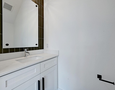 2308 Maxwell Ln - Photo Thumbnail 9