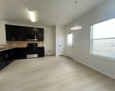 13509 Coomer Path - Photo Thumbnail 5