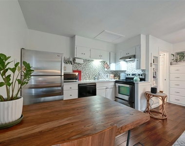 1103 Kenwood Ave - Photo Thumbnail 6