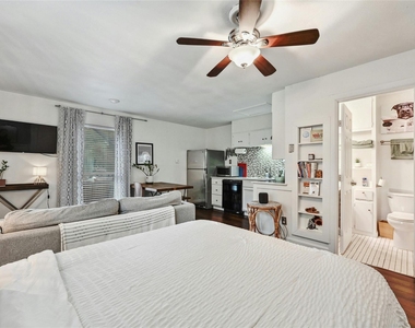 1103 Kenwood Ave - Photo Thumbnail 2