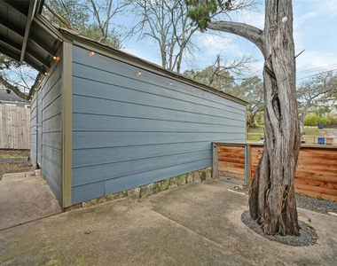 1103 Kenwood Ave - Photo Thumbnail 13