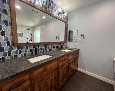 2908 Wadsworth Way - Photo Thumbnail 5