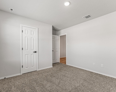 1427 Brookfield St - Photo Thumbnail 5