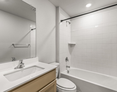 1427 Brookfield St - Photo Thumbnail 9
