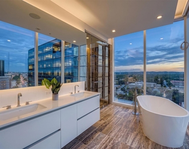 313 W 17th St - Photo Thumbnail 2