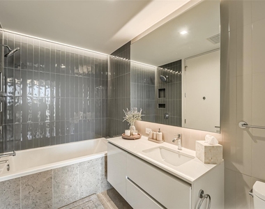 313 W 17th St - Photo Thumbnail 31