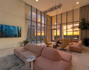 313 W 17th St - Photo Thumbnail 17
