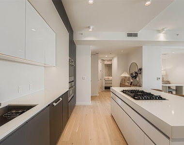 313 W 17th St - Photo Thumbnail 9