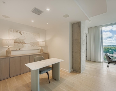 313 W 17th St - Photo Thumbnail 22