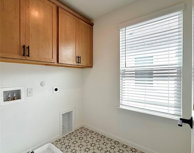 1602 Iberville Dr - Photo Thumbnail 8