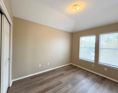 800 Bull Creek Pkwy - Photo Thumbnail 11