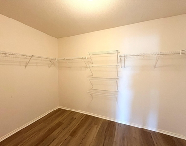 800 Bull Creek Pkwy - Photo Thumbnail 8