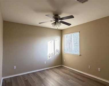 800 Bull Creek Pkwy - Photo Thumbnail 13