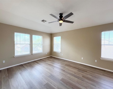 800 Bull Creek Pkwy - Photo Thumbnail 2