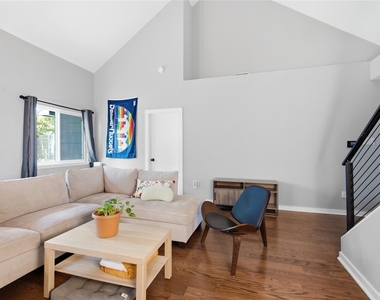 6107 Avery Island Ave - Photo Thumbnail 11