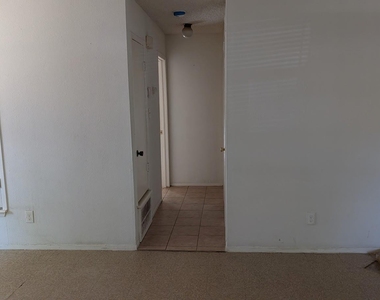6105 Ada Ct - Photo Thumbnail 5